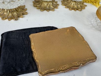 Marcel FRANCK à Paris.
Nécessaire de toilette...