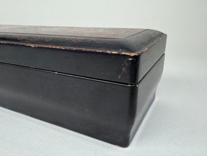 ASIE,XXe.
Deux coffrets en bois laqué :
-...