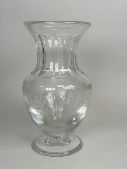 SAINT LOUIS.
Vase balustre en cristal moulé...