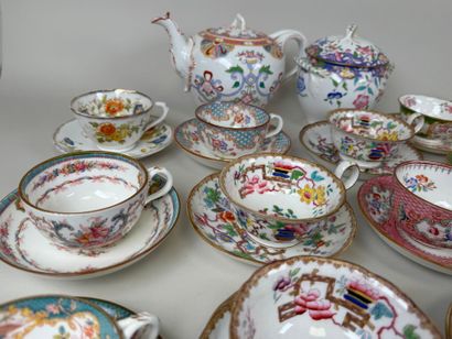 MINTON and others. Important collection of...
