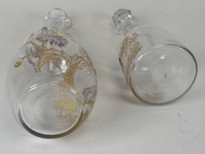 Deux carafes en verre à décor émaillé et...