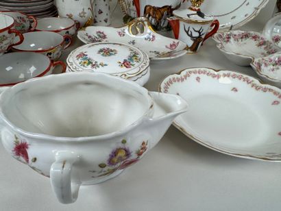 Important lot of polychrome and gold porcelain...