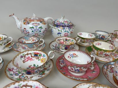 MINTON and others. Important collection of...