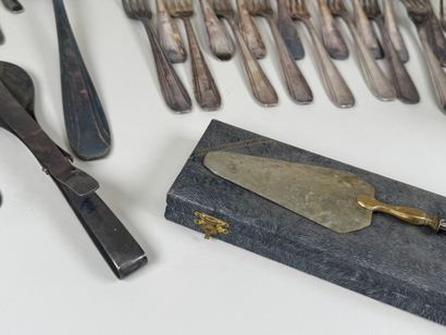 Partie de ménagère en métal argenté, modèle...