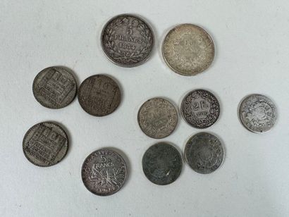 Lot de monnaies en argent dont :
- 10 francs...