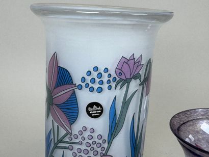 Lot comprenant :
- ROSENTHAL studio line.
Vase...