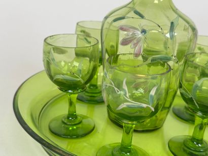 Service à liqueur en verre émaillé décoré...