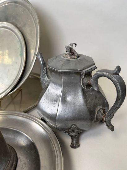 Lot of silver-plated or pewter platerie (some...