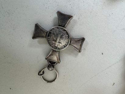 Lot religieux comprenant :
- un Christ en...