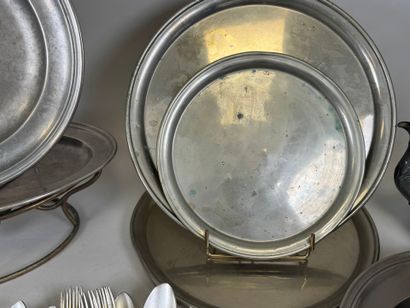 Lot of silver-plated or pewter platerie (some...