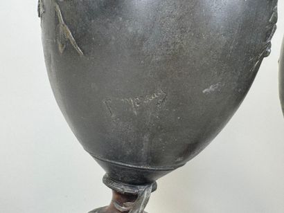 F. MOREAU, d'après.
Paire de vases en régule...