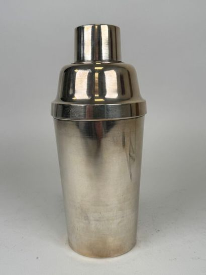Shaker in silver-plated metal.
H. 24 cm.