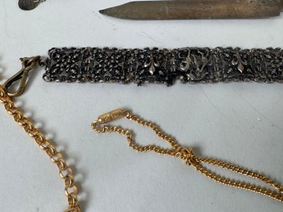 Small lot of display items including : 
-...