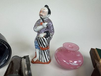 Lot d'objets de vitrine comprenant :
- une...