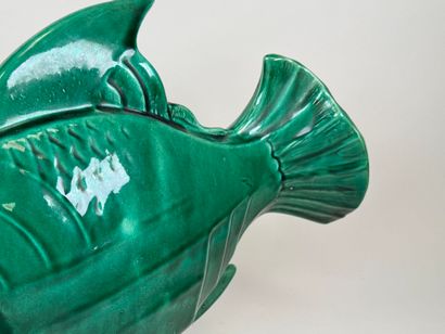 LEJAN, XXe.
Poisson en céramique sur fond...