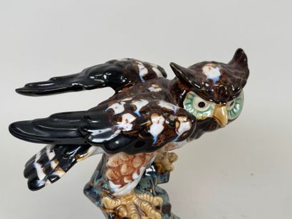 School, 20th century.
Owl.
Polychrome ceramic...
