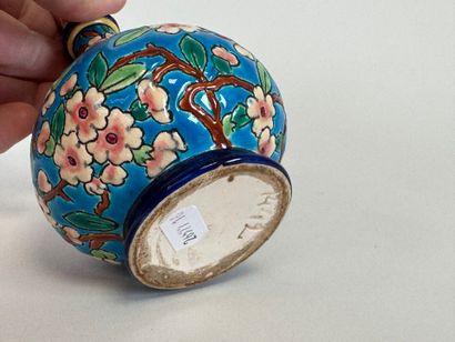 LONGWY.
Small polychrome earthenware soliflore...