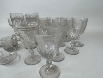 17 absinthe glasses in ribbed glass.
H. 18.5...