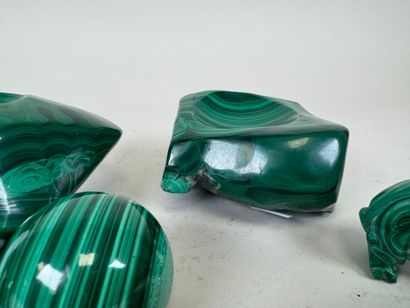 Two free-form malachite receptacles.
5 x...