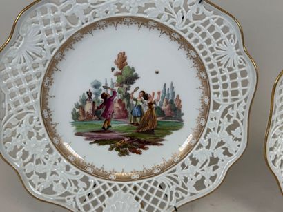 MEISSEN. 
Paire d'assiettes décoratives ajourées...