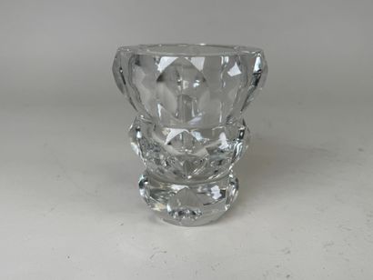 DAUM France.
Small cut crystal vase.
H. 11...