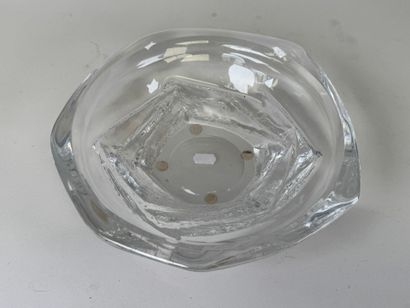 DAUM France. 
Pressed-molded crystal bowl.
Signed.
6.5...