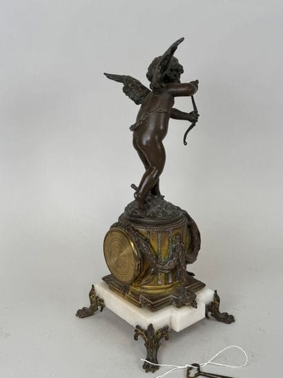 École, XIXe.
Amour.
Petite pendule en régule...
