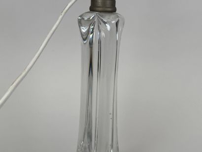 BACCARAT.
Pied de lampe en cristal moulé.
H....