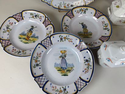 H.B. QUIMPER.
Deux plats de service, 3 assiettes...