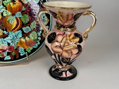 VALLAURIS.
Vase balustre sur piédouche à...