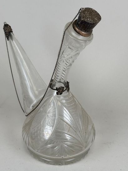 Porron decanter in cut glass or crystal decorated...