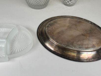 Lot en métal argenté et verre comprenant...