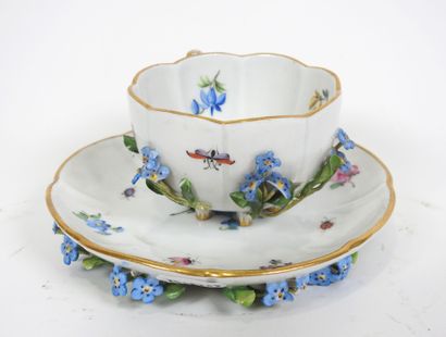 MEISSEN, early 20th century,
Porcelain cup...