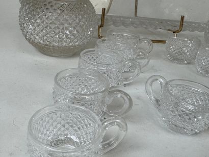 BACCARAT, attribué à.
Petit nécessaire à...