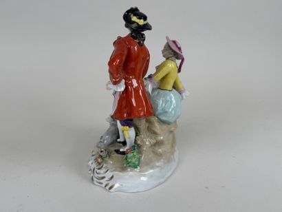 École, XXe.
Couple galant.
Groupe en porcelaine...