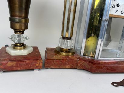 IDEAL France.
Garniture de cheminée en onyx,...