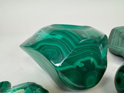 Two free-form malachite receptacles.
5 x...