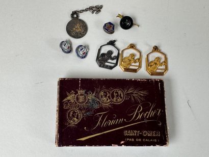 DUBONNET. 3 advertising pendants in metal...
