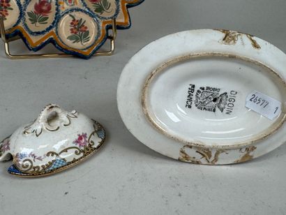 Lot comprising: - HENRIOT QUIMPER: polychrome...