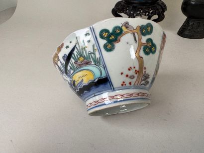 ASIE, XXe.
Vase bouteille en céramique bleue...