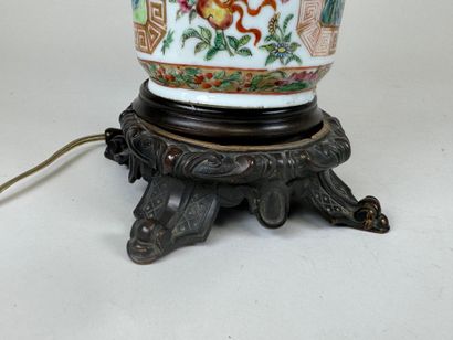 ASIA, 20th century.
Polychrome porcelain...