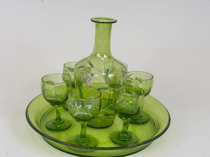 Service à liqueur en verre émaillé décoré...