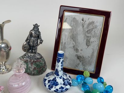 Important lot d'objets de vitrine en verre,...