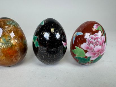 Set includes:
FINE LAQUER.
- a cylindrical...