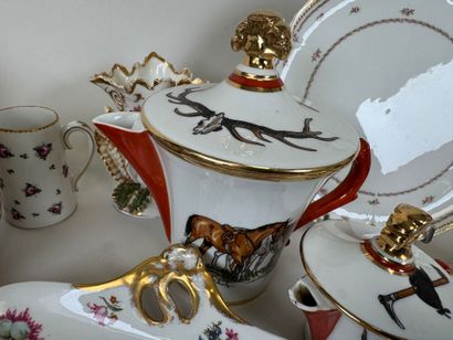 Important lot of polychrome and gold porcelain...