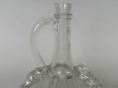 Deux bouteilles en verre soufflé à décor...