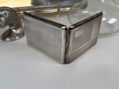 Silver-plated metal lot including :
- a glass...