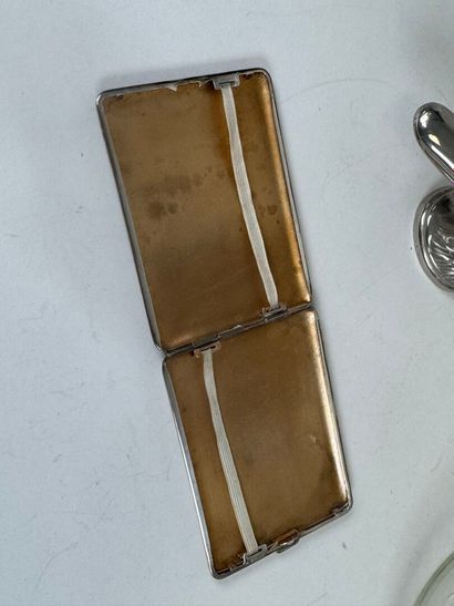 Silver-plated metal lot including :
- a glass...