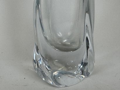 DAUM France.
Vase soliflore en cristal moulé...