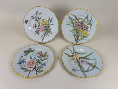 PORQUE-BEAU. 
Série de quatre assiettes à...